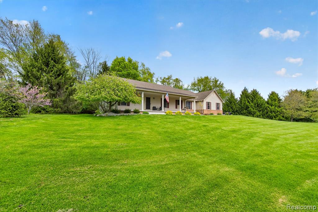 7659 Clyde Road Fenton, MI 48430 - Photo 3 of 52