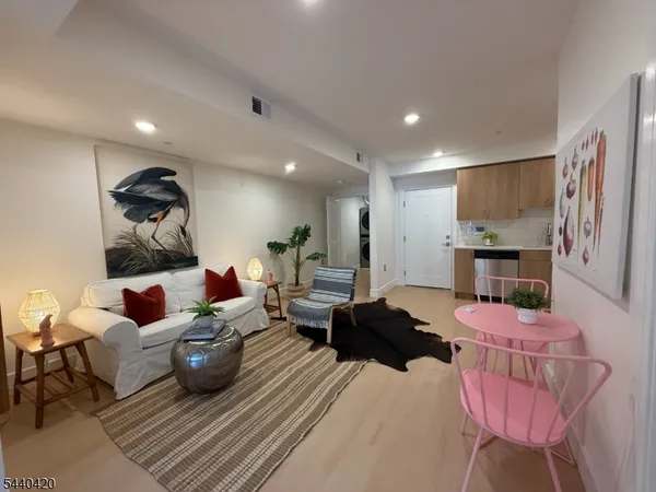 $3,900 | 627 Valley Road, Unit B, Montclair, NJ 07043