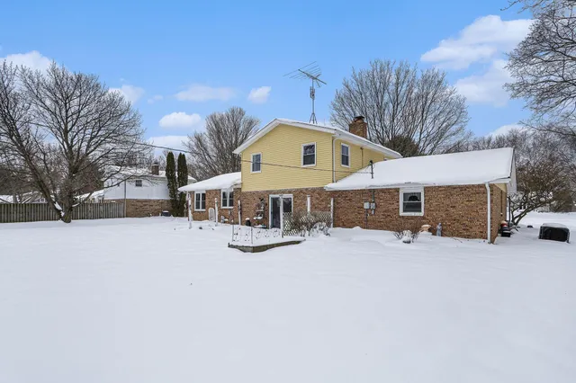 $399,000 | 6033 Clearbrook Drive, Stevensville, MI 49127