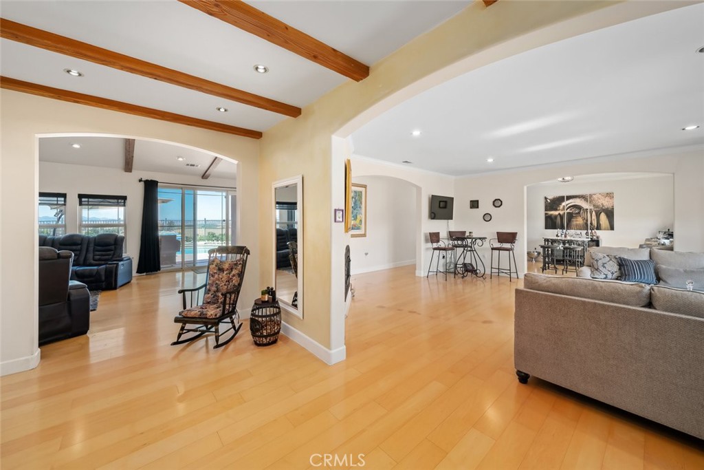 6172 Hawk Ridge Place San Miguel, CA 93451 - Photo 3 of 54 Foyer