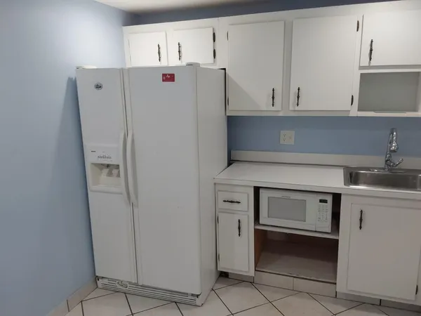 $1,800 | 4166 Inverrary Drive, Unit 409, Lauderhill, FL 33319