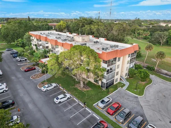 $1,800 | 4166 Inverrary Drive, Unit 409, Lauderhill, FL 33319