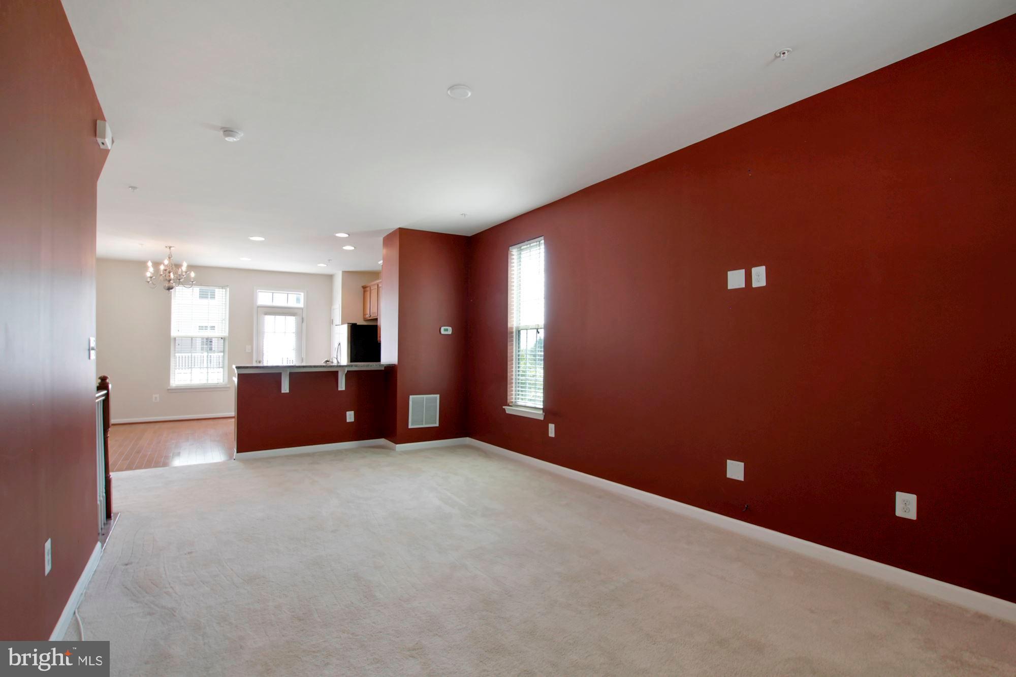 7232 Abbey Road Elkridge, MD 21075 - Photo 3 of 33 Living Room