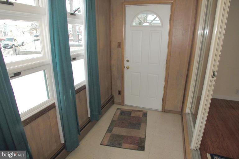 1836 Marshall Road Dundalk, MD 21222 - Photo 4 of 27 Entrance / Foyer