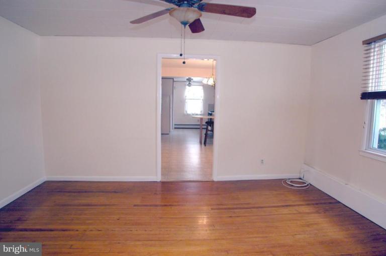 1836 Marshall Road Dundalk, MD 21222 - Photo 5 of 27 Living Room