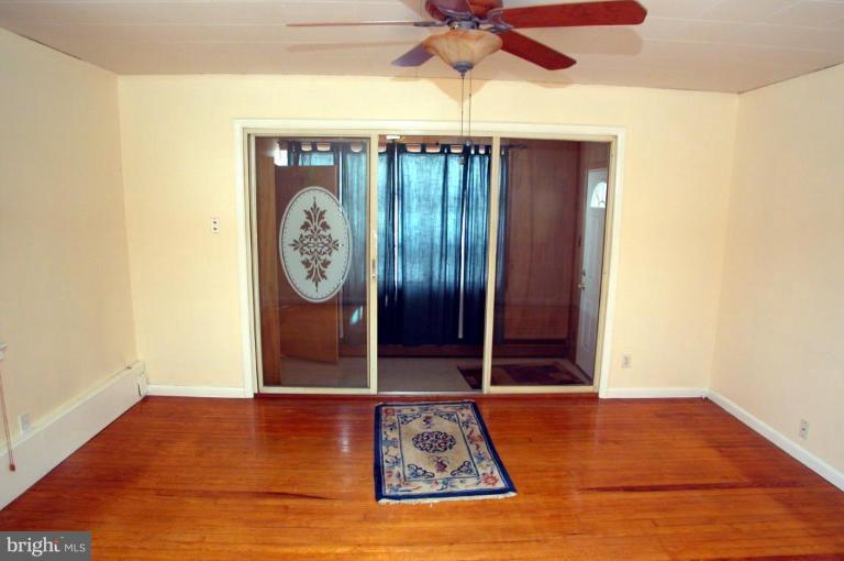 1836 Marshall Road Dundalk, MD 21222 - Photo 7 of 27 Living Room #3