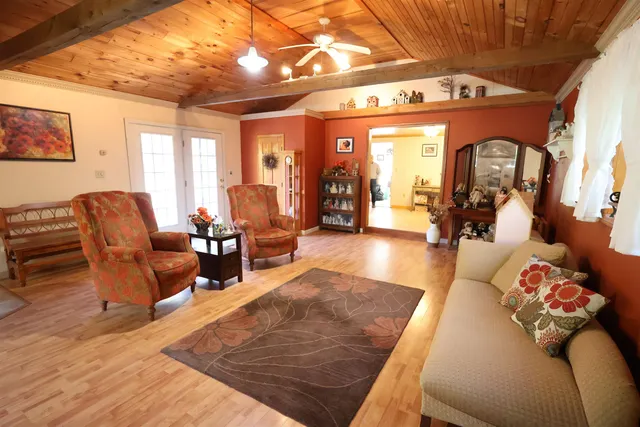 $379,900 | 1001 Woodstock Road, Hartford, VT 05001