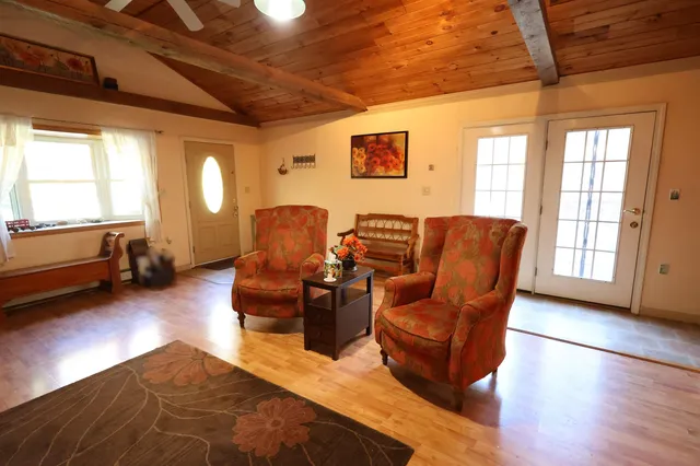 $379,900 | 1001 Woodstock Road, Hartford, VT 05001