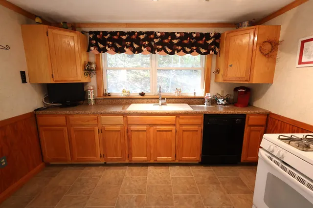 $379,900 | 1001 Woodstock Road, Hartford, VT 05001