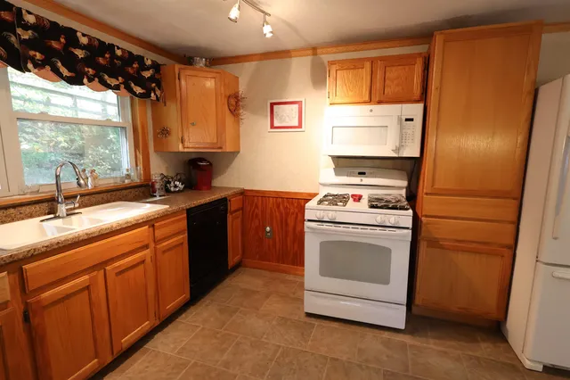 $379,900 | 1001 Woodstock Road, Hartford, VT 05001