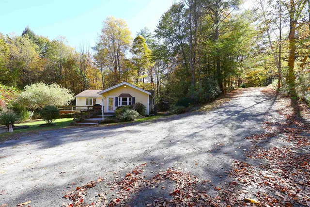 $379,900 | 1001 Woodstock Road, Hartford, VT 05001