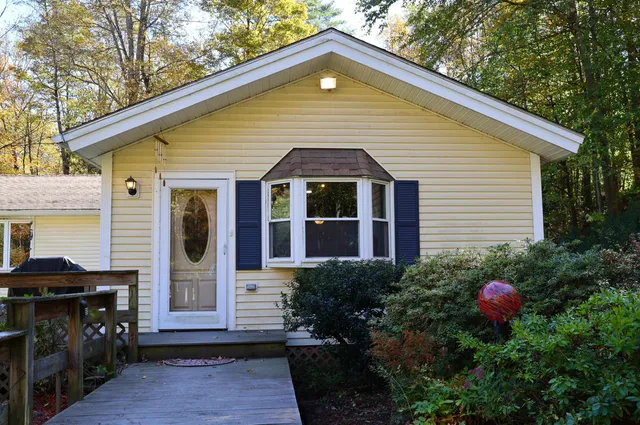 $379,900 | 1001 Woodstock Road, Hartford, VT 05001