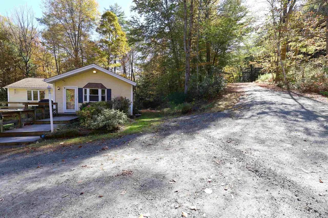$379,900 | 1001 Woodstock Road, Hartford, VT 05001
