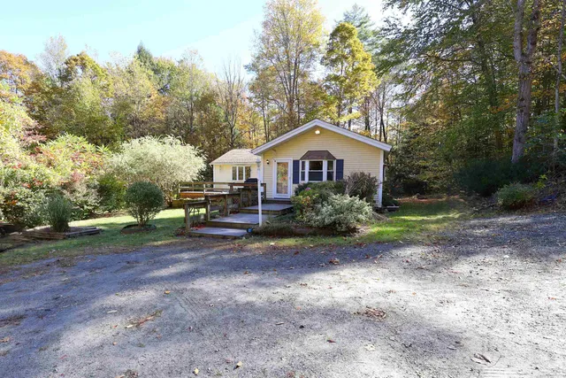 $379,900 | 1001 Woodstock Road, Hartford, VT 05001