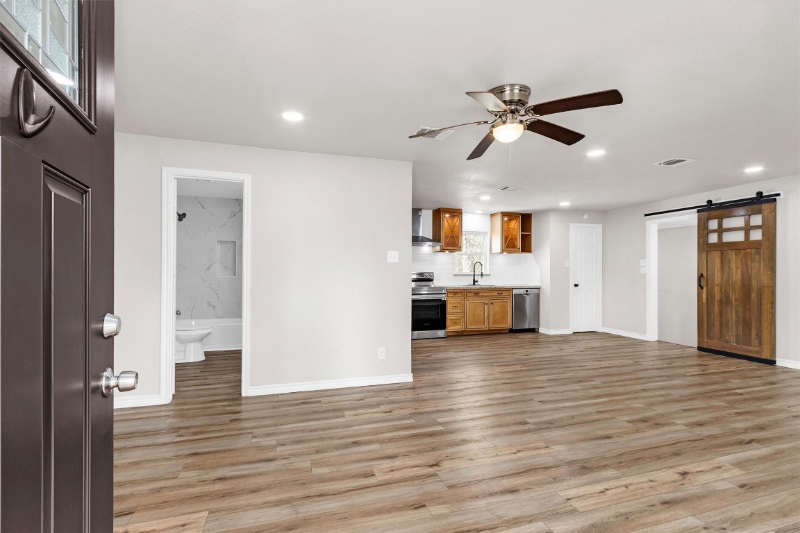 338 South Walker Road Conroe, TX 77306 - Photo 3 of 25 a view of a living room
