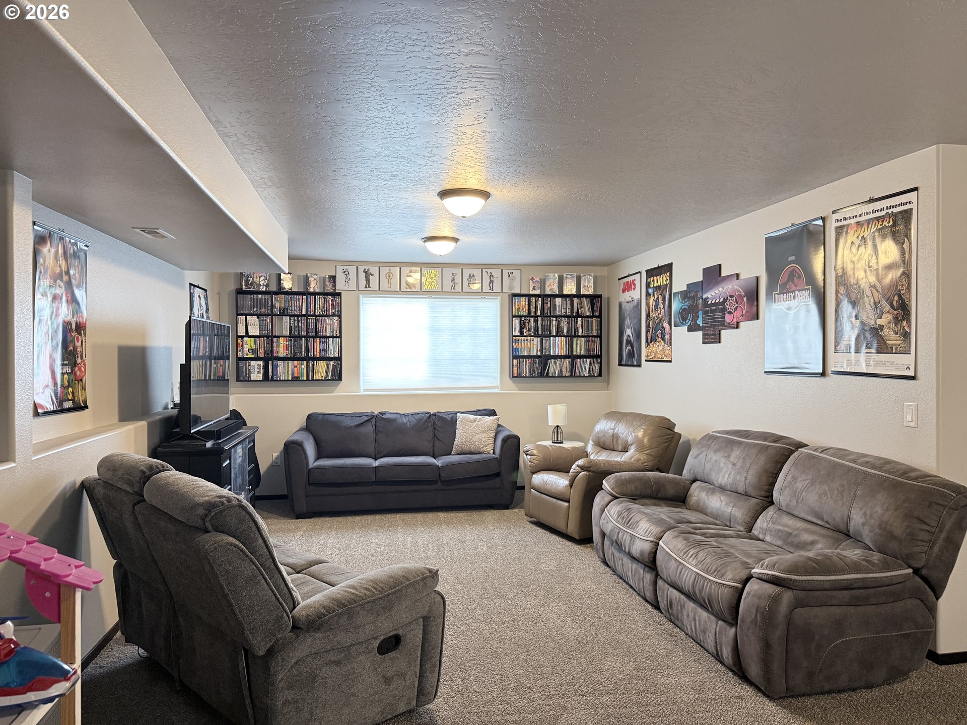 472 Cardinal Place Umatilla, OR 97882 - Photo 17 of 28 a living room with furniture a couch and a window