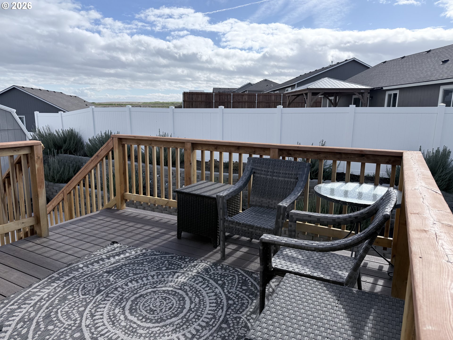 472 Cardinal Place Umatilla, OR 97882 - Photo 25 of 28 a view of a roof deck with couches