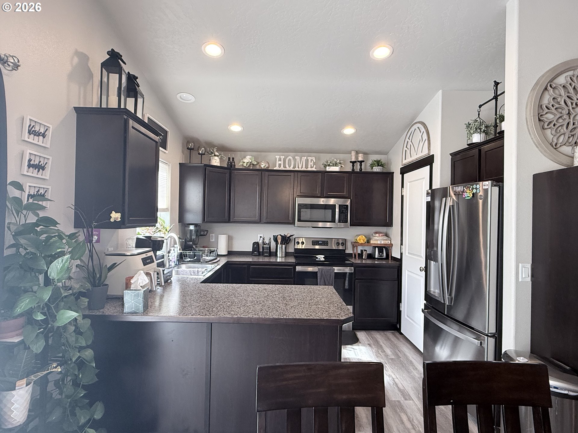472 Cardinal Place Umatilla, OR 97882 - Photo 3 of 28 a kitchen with refrigerator and cabinets