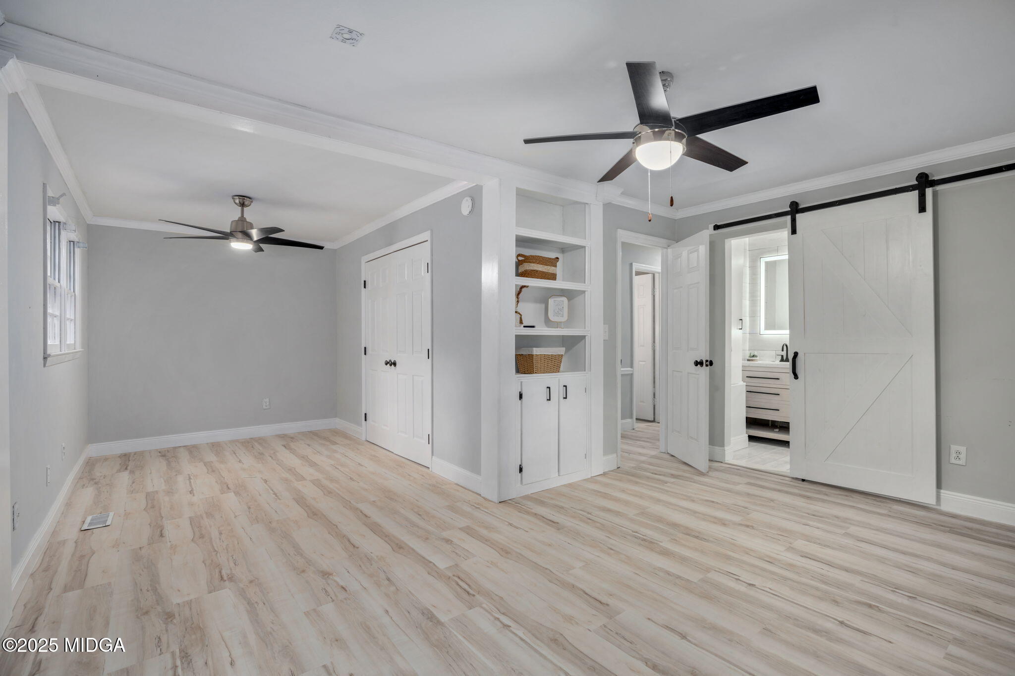 113 Colonial Road Warner Robins, GA 31088 - Photo 18 of 34 a view of empty room with wooden floor