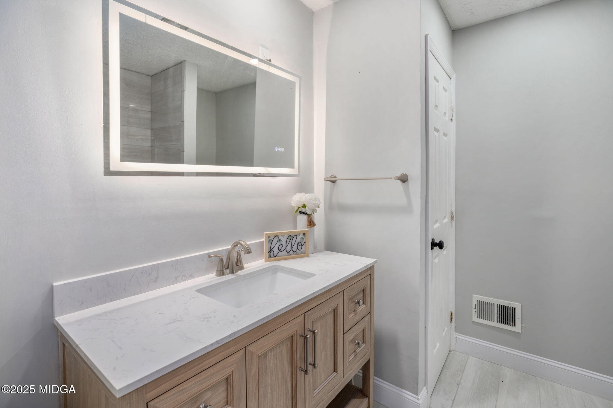 113 Colonial Road Warner Robins, GA 31088 - Photo 21 of 34 a bathroom with a sink a vanity and a mirror