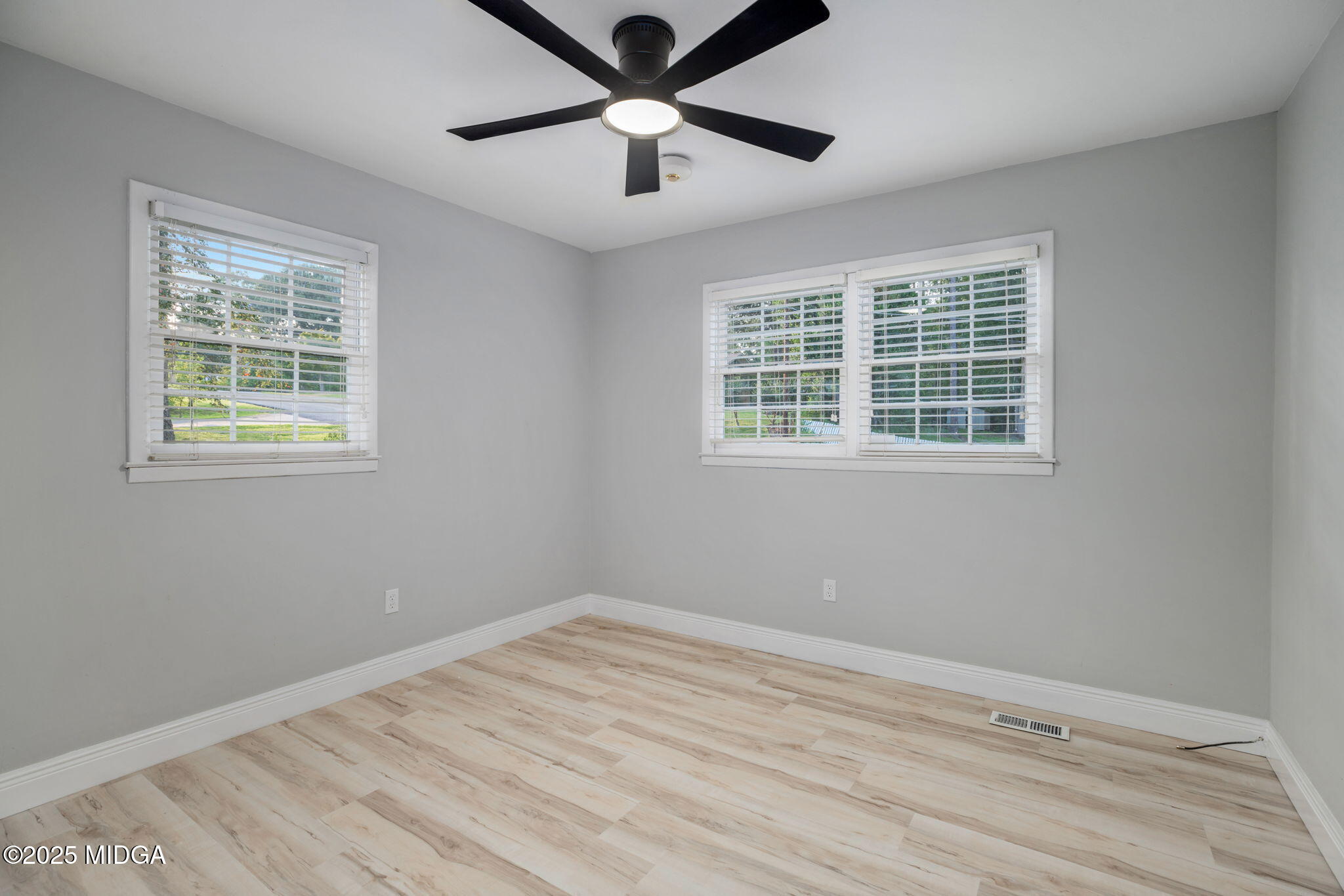 113 Colonial Road Warner Robins, GA 31088 - Photo 24 of 34 a view of empty room with wooden floor and fan