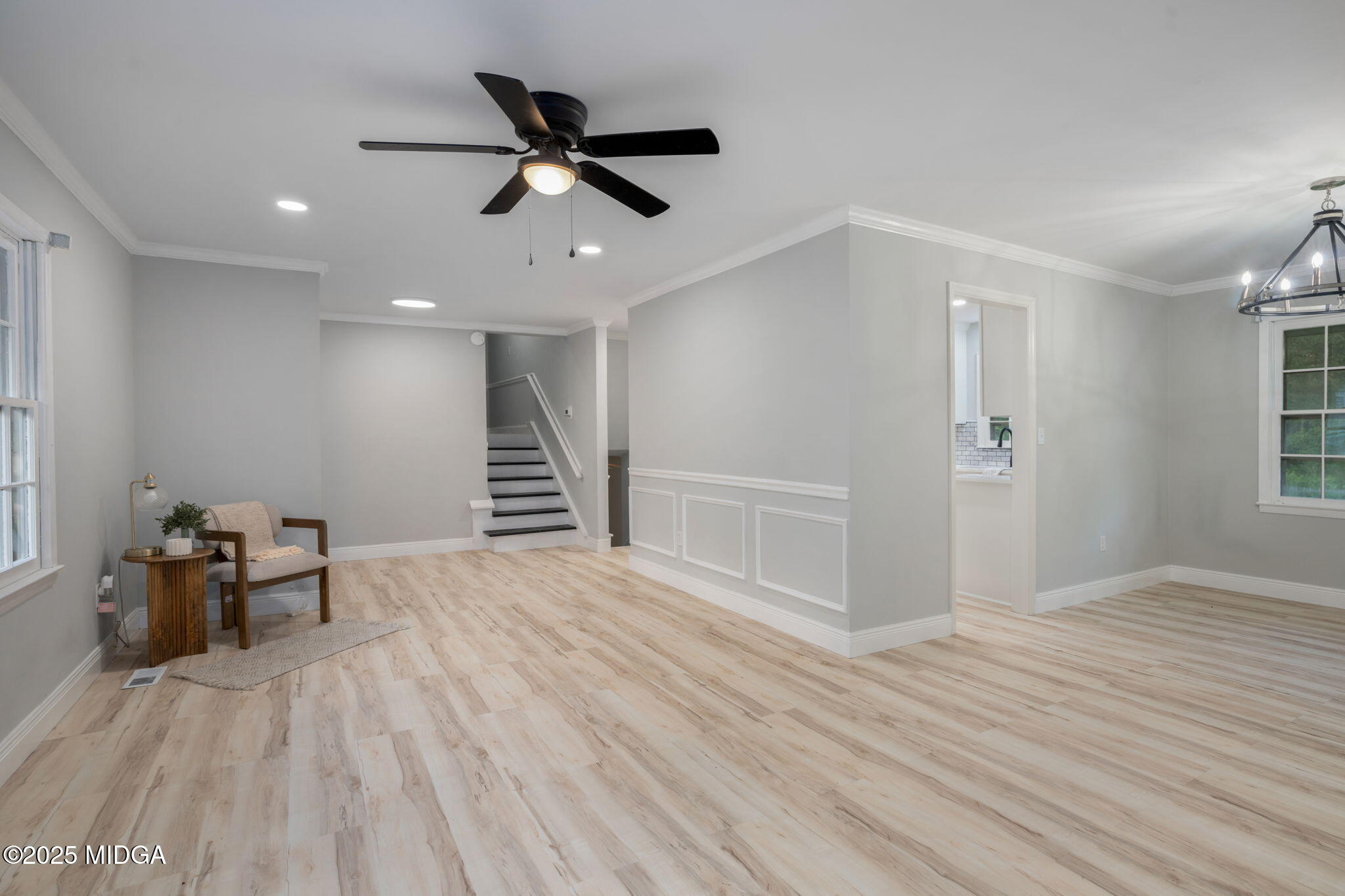 113 Colonial Road Warner Robins, GA 31088 - Photo 6 of 34 a view of an empty room with a window