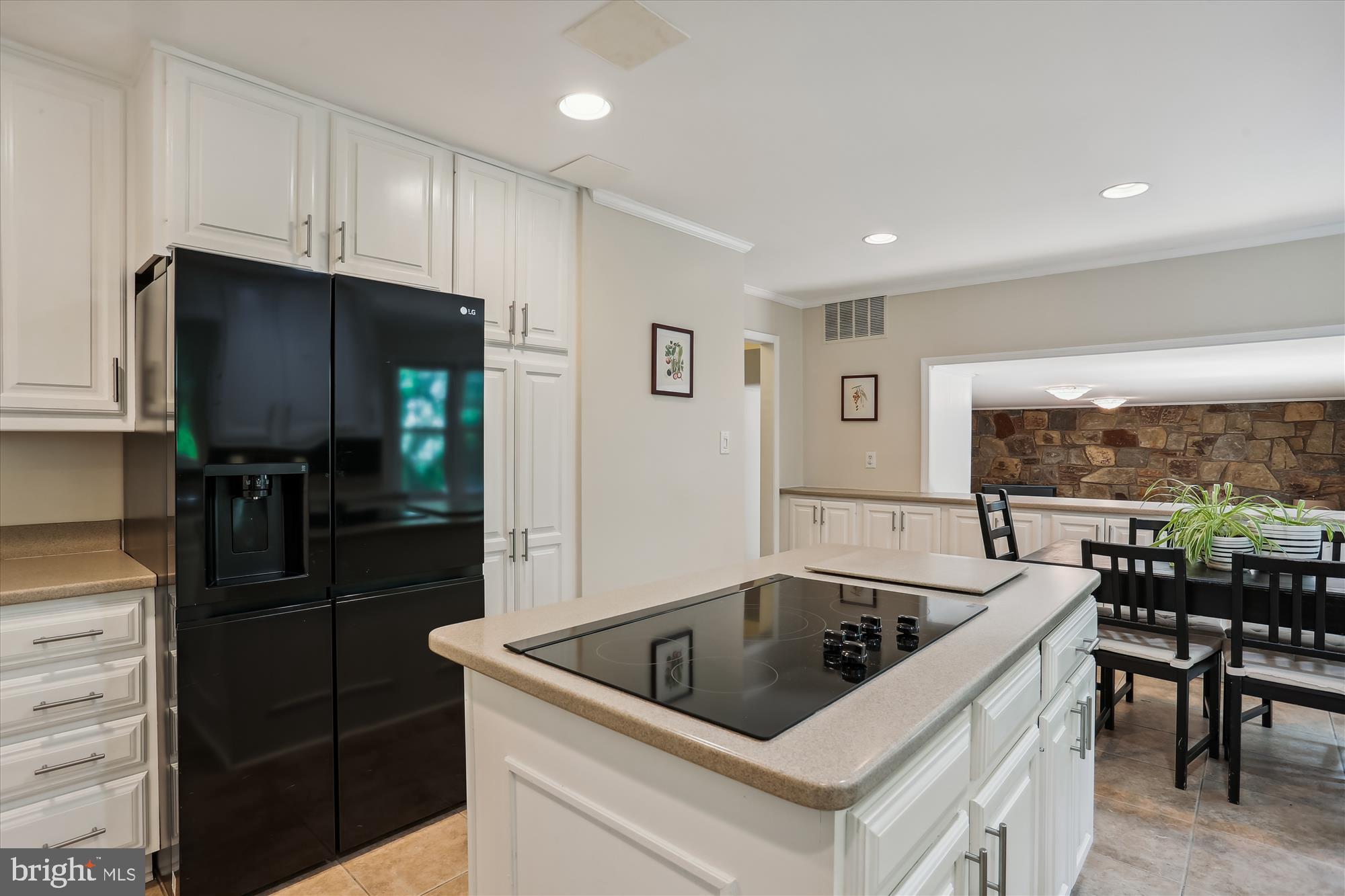 8308 Snug Hill Lane Potomac, MD 20854 - Photo 11 of 73