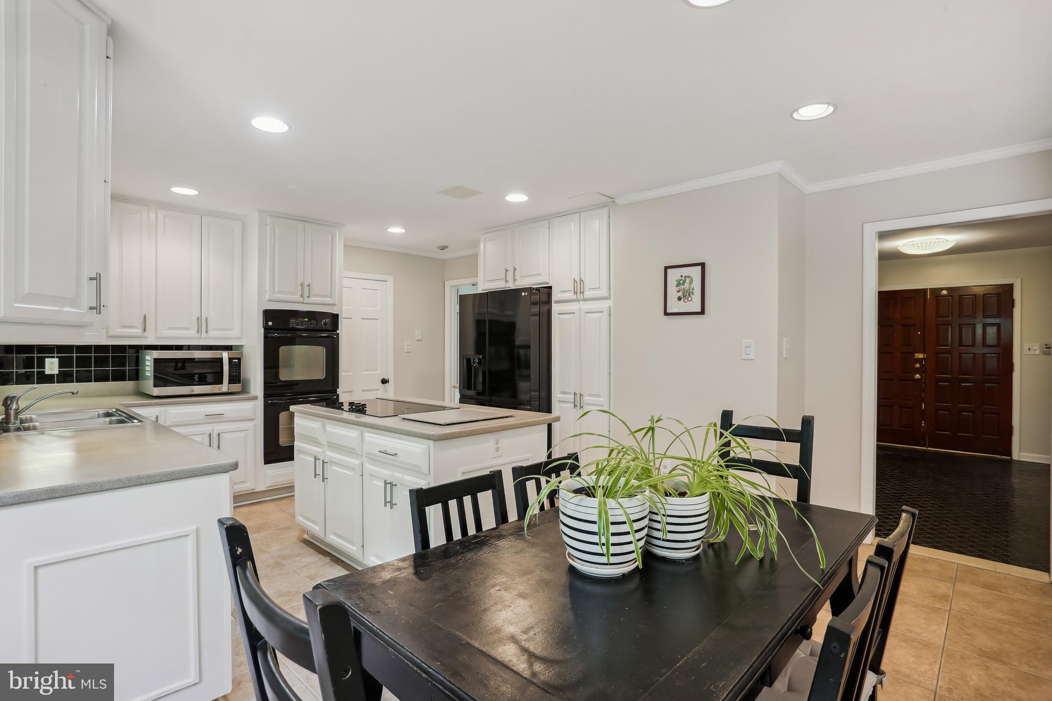 8308 Snug Hill Lane Potomac, MD 20854 - Photo 13 of 73