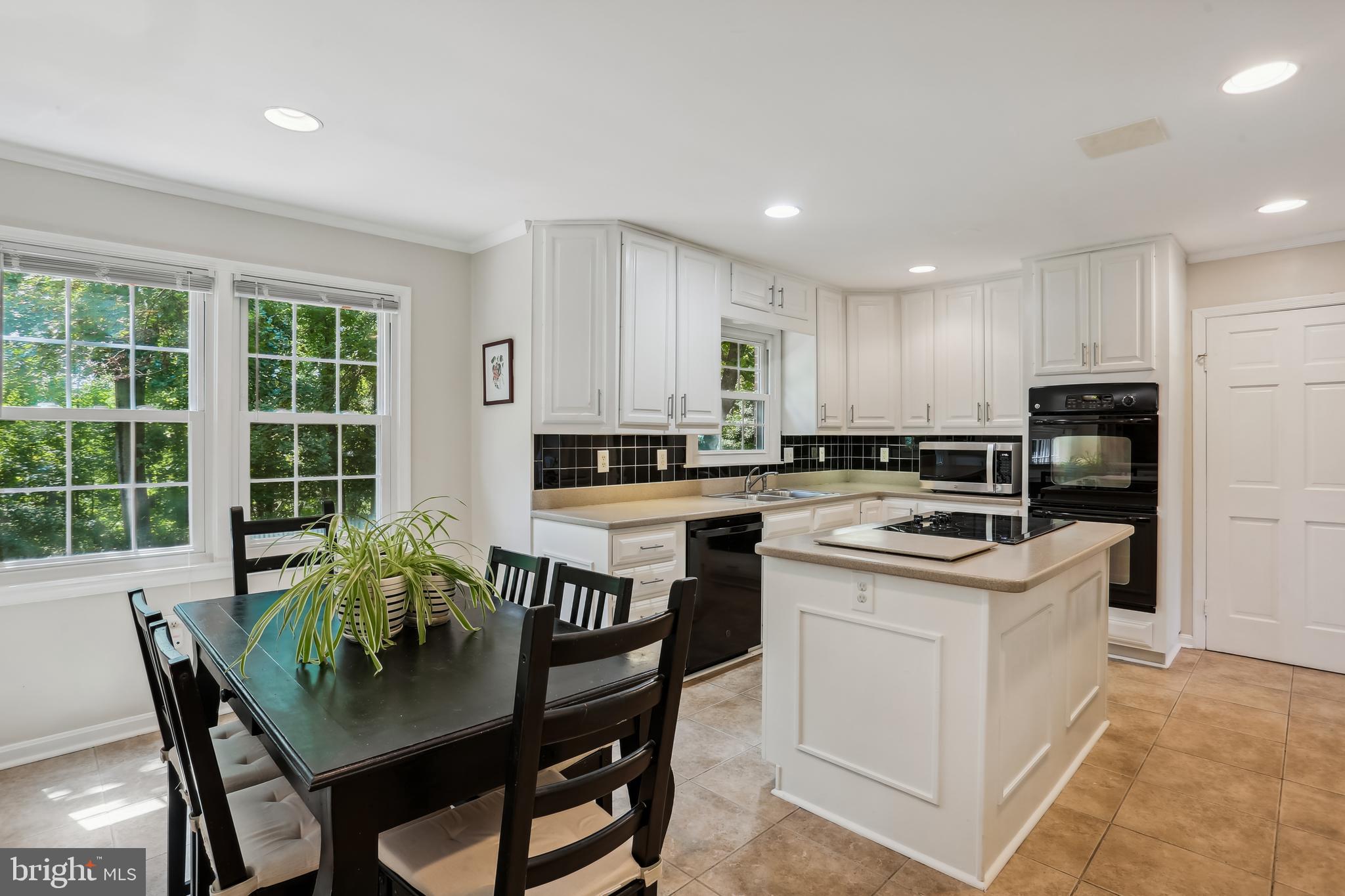 8308 Snug Hill Lane Potomac, MD 20854 - Photo 8 of 73