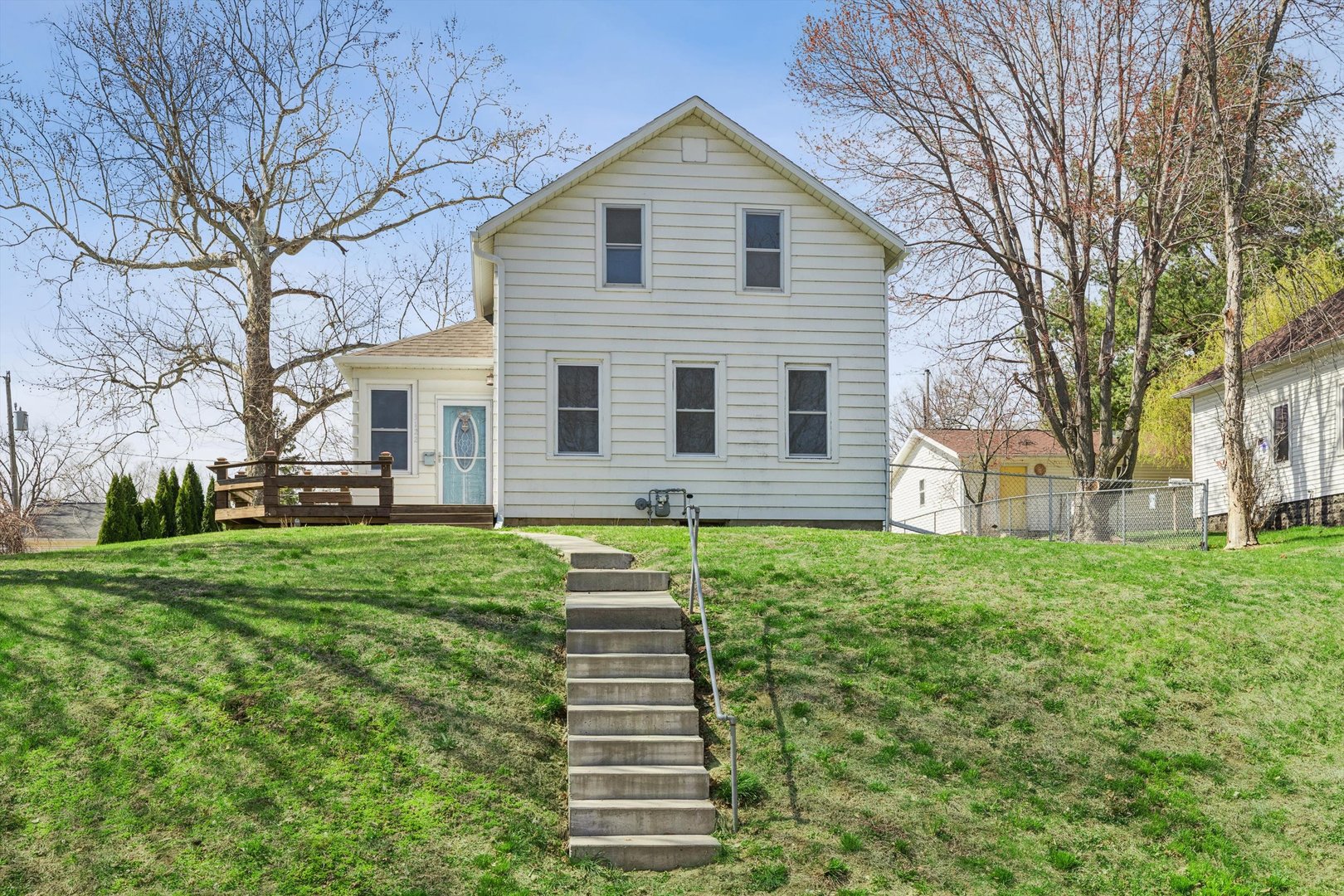 3122 Roosevelt Street Clinton, IA 52732 - Photo 1 of 32