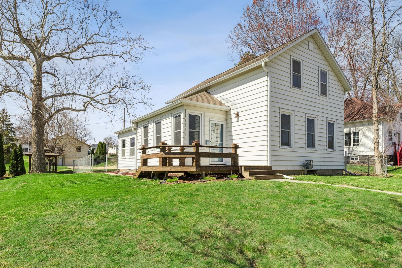 3122 Roosevelt Street Clinton, IA 52732 - Photo 3 of 32