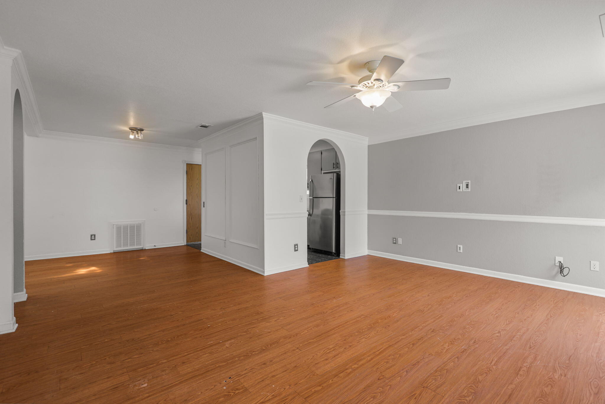3985 Cirrus Street Redding, CA 96002 - Photo 4 of 27 a view of a livingroom with a ceiling fan and window