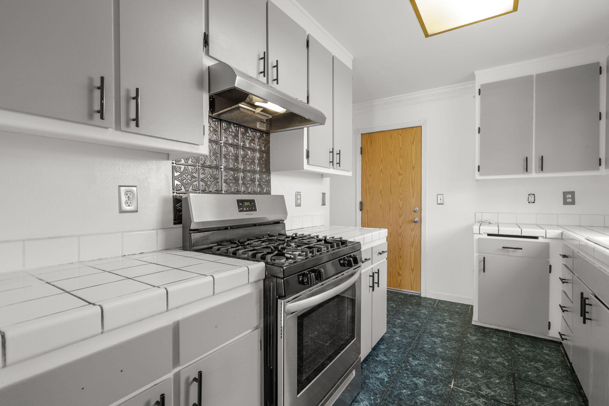 3985 Cirrus Street Redding, CA 96002 - Photo 10 of 27 a kitchen with stainless steel appliances granite countertop a stove and a refrigerator