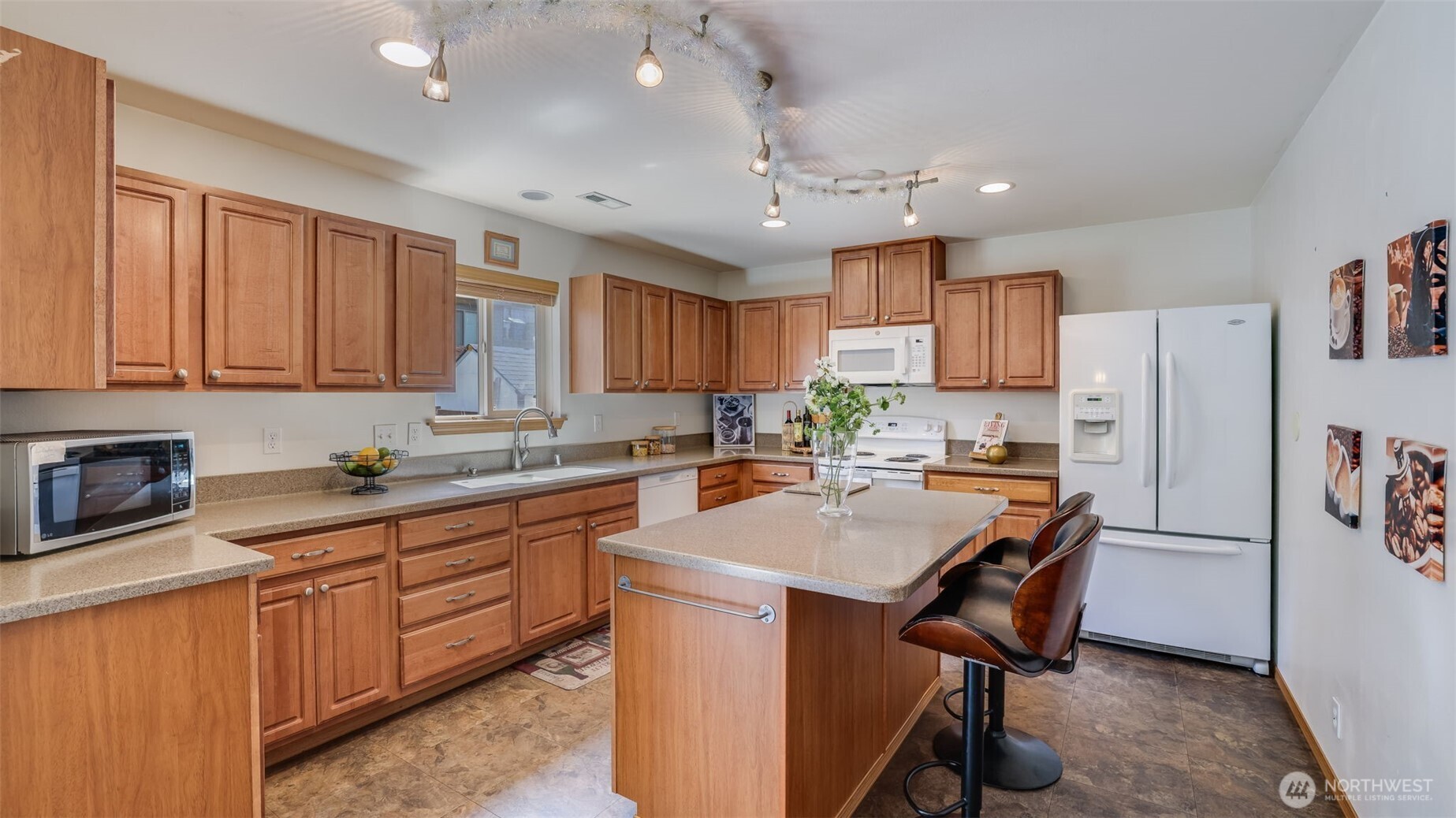 28843 213th Court Southeast Kent, WA 98042 - Photo 9 of 25