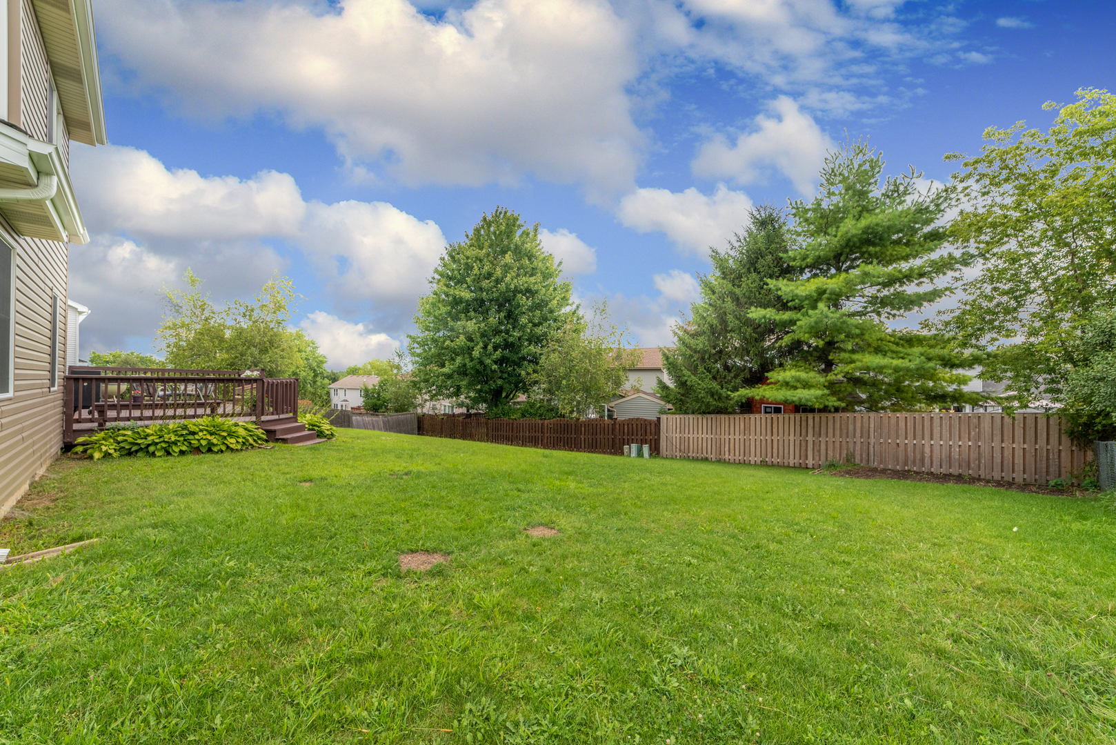 2809 Weld Road Elgin, IL 60124 - Photo 27 of 28 a view of a backyard with a garden