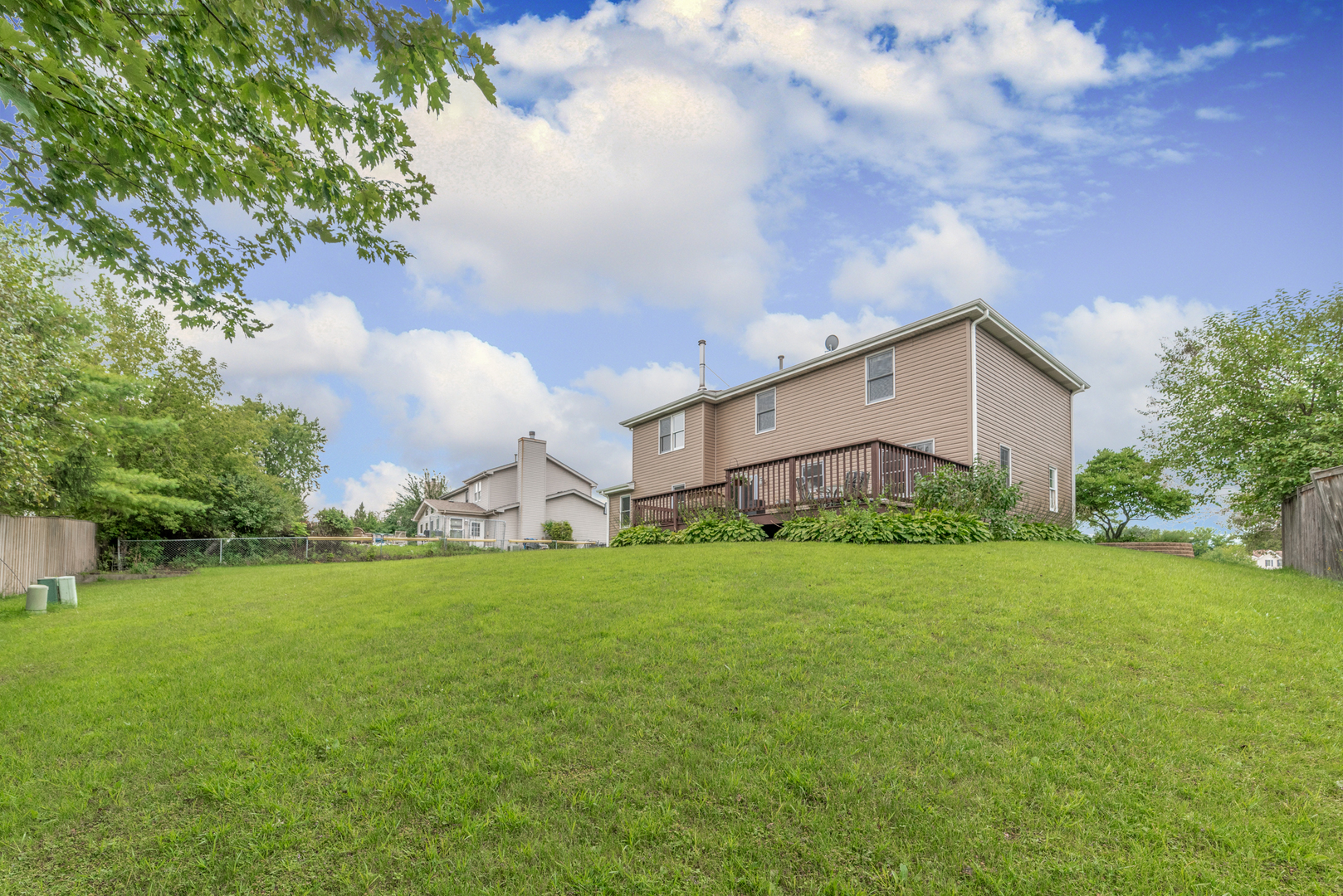 2809 Weld Road Elgin, IL 60124 - Photo 28 of 28 a backyard of a house with lots of green space