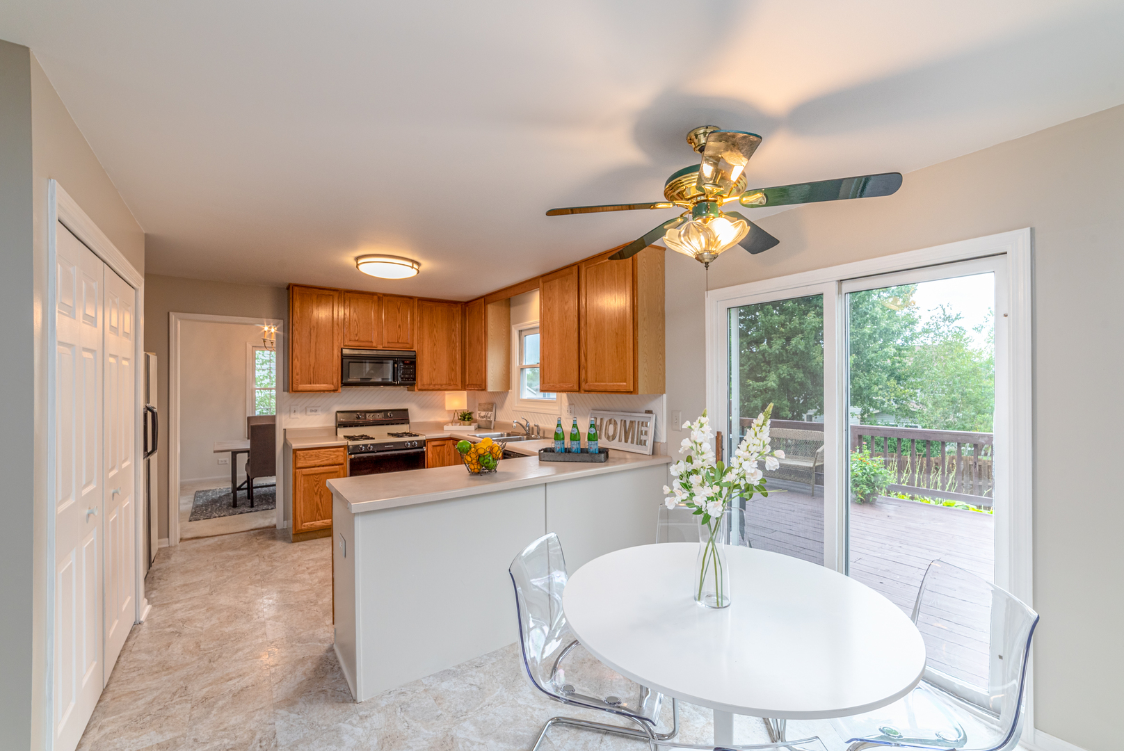 2809 Weld Road Elgin, IL 60124 - Photo 7 of 28 a dining room with furniture and window