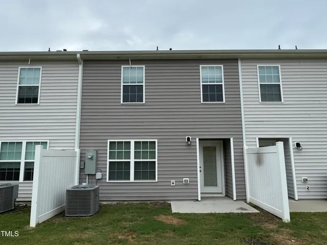 $1,750 | 145 Tributary Way, Fuquay-Varina, NC 27526