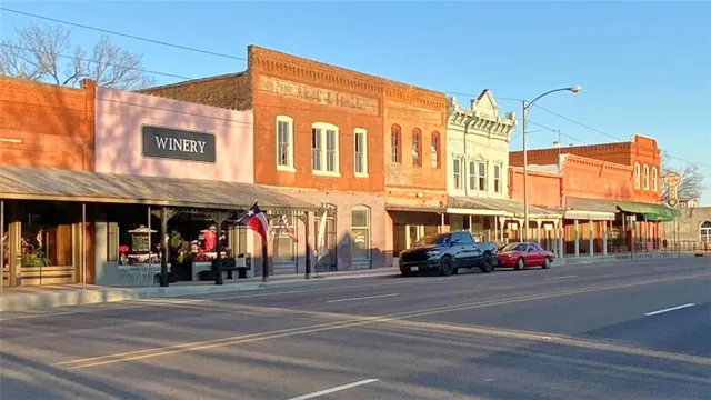 $310,000 | 702 Kezee Street, Calvert, TX 77837