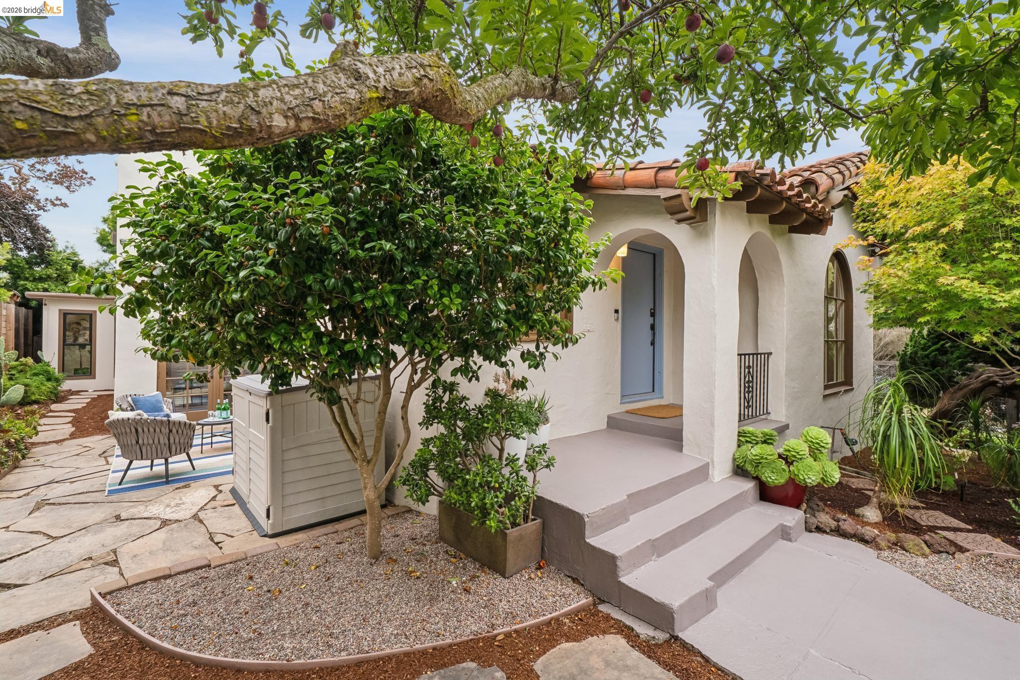 1246 Hopkins Street Berkeley, CA 94702 - Photo 9 of 68