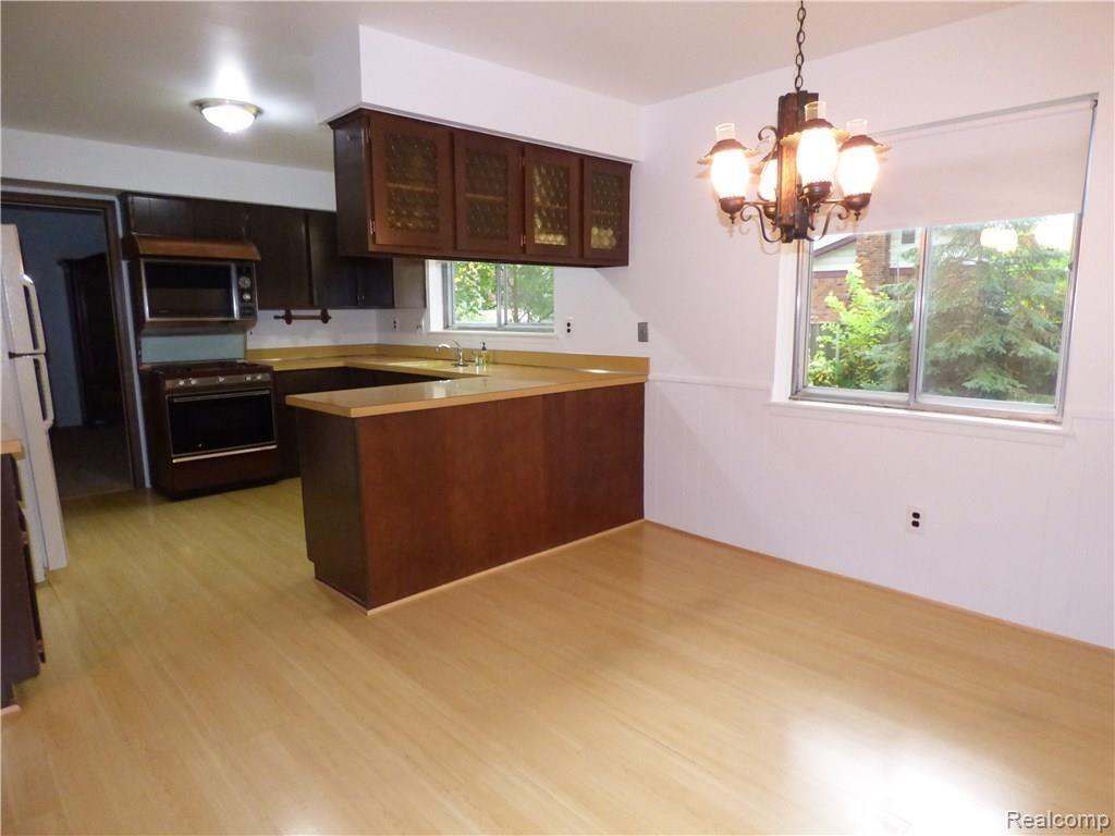 29809 North Rutherland Street Southfield, MI 48076 - Photo 12 of 26 P1010162.JPG