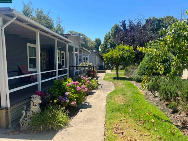 $750 | 2361 East 29th Street, Unit COTTAGE C, Oakland, CA 94606