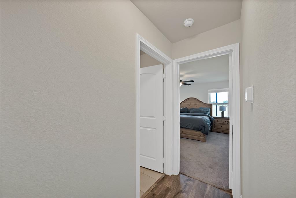 7450 Briar Road Azle, TX 76020 - Photo 33 of 40 a en suite bathroom with a toilet and a sink