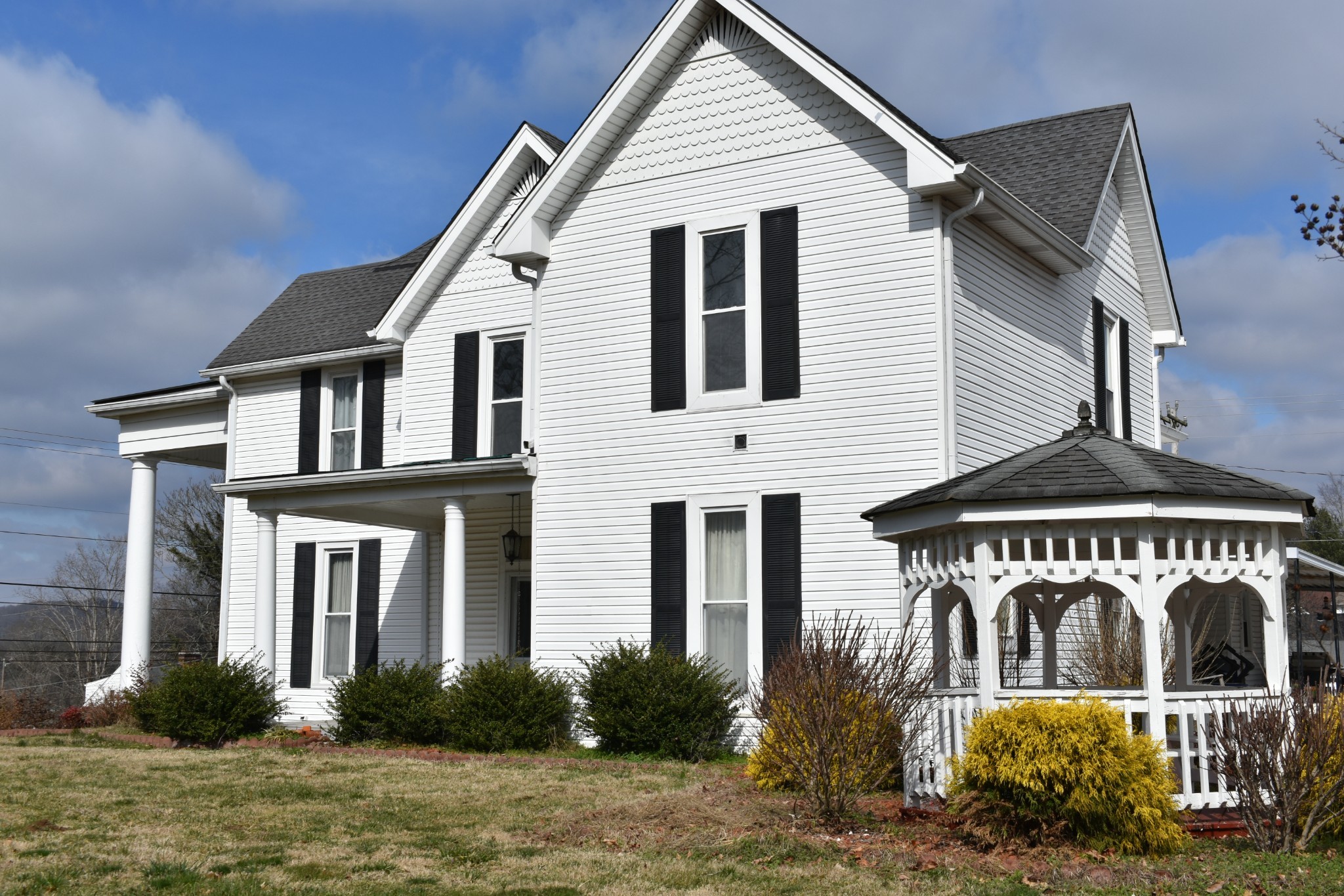 618 Main Street North Carthage, TN 37030 - Photo 4 of 65 a front view of a house