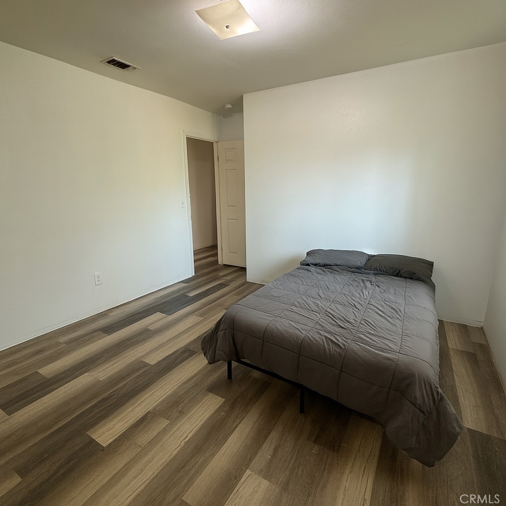 22665 Little Beaver Road Apple Valley, CA 92308 - Photo 5 of 9 a bedroom with a bed and a window