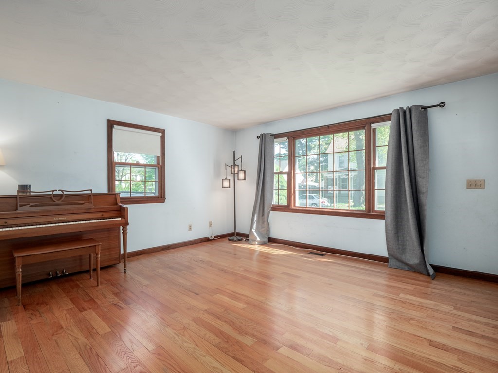182-184 Draper Street Springfield, MA 01108 - Photo 23 of 38