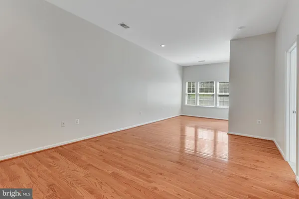 $3,100 | 807 Bluefield Square Northeast, Leesburg, VA 20176