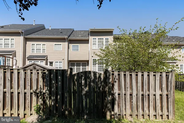 $3,100 | 807 Bluefield Square Northeast, Leesburg, VA 20176