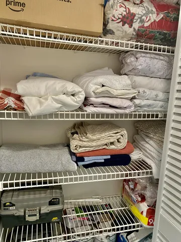 a picture of a book in a shelf