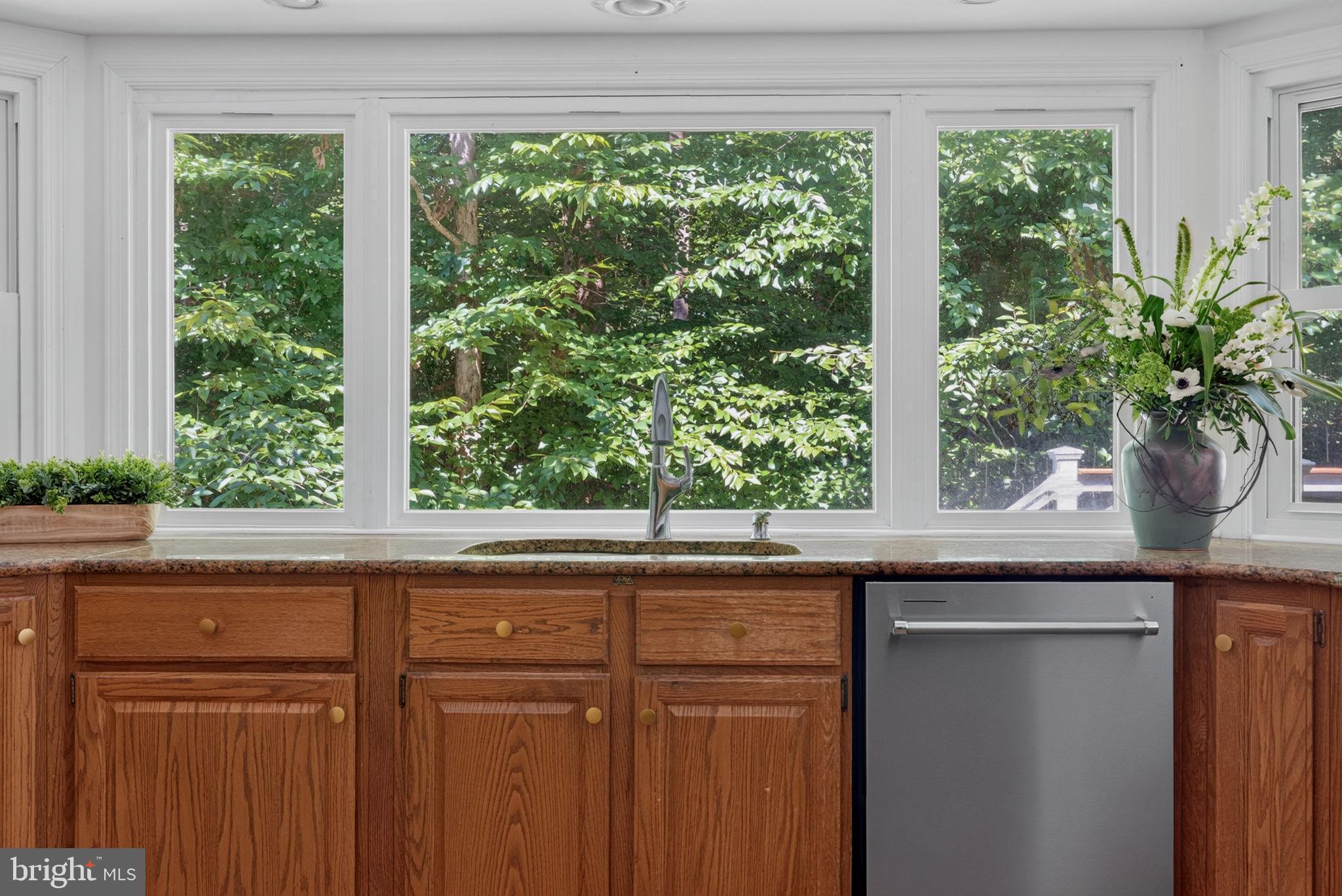 12154 Darnley Road Woodbridge, VA 22192 - Photo 6 of 43 Gallery Image 6